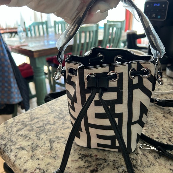 Geometric Black and White Bucket Bag - Picture 2 of 9